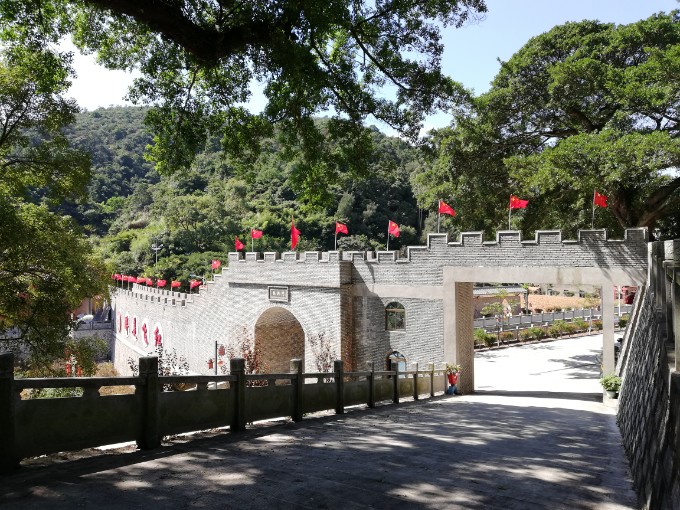 走进红色革命纪念地——飞红村