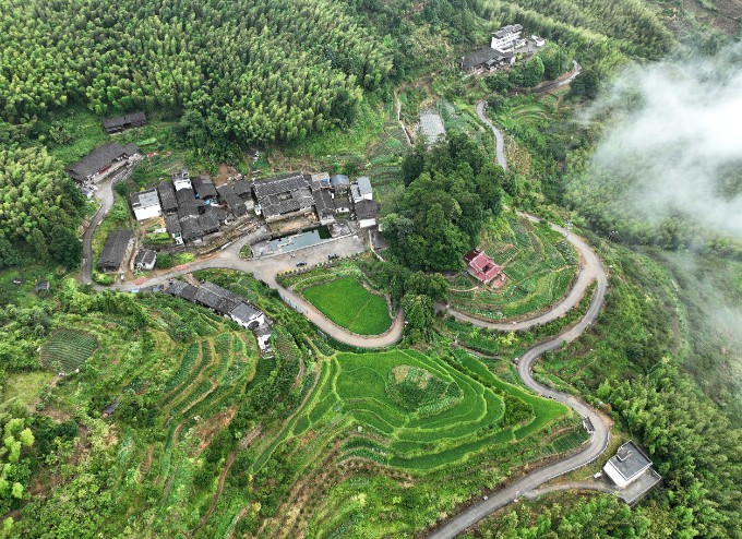 紫山革命老区村